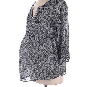 A pea in the pod maternity blouse
